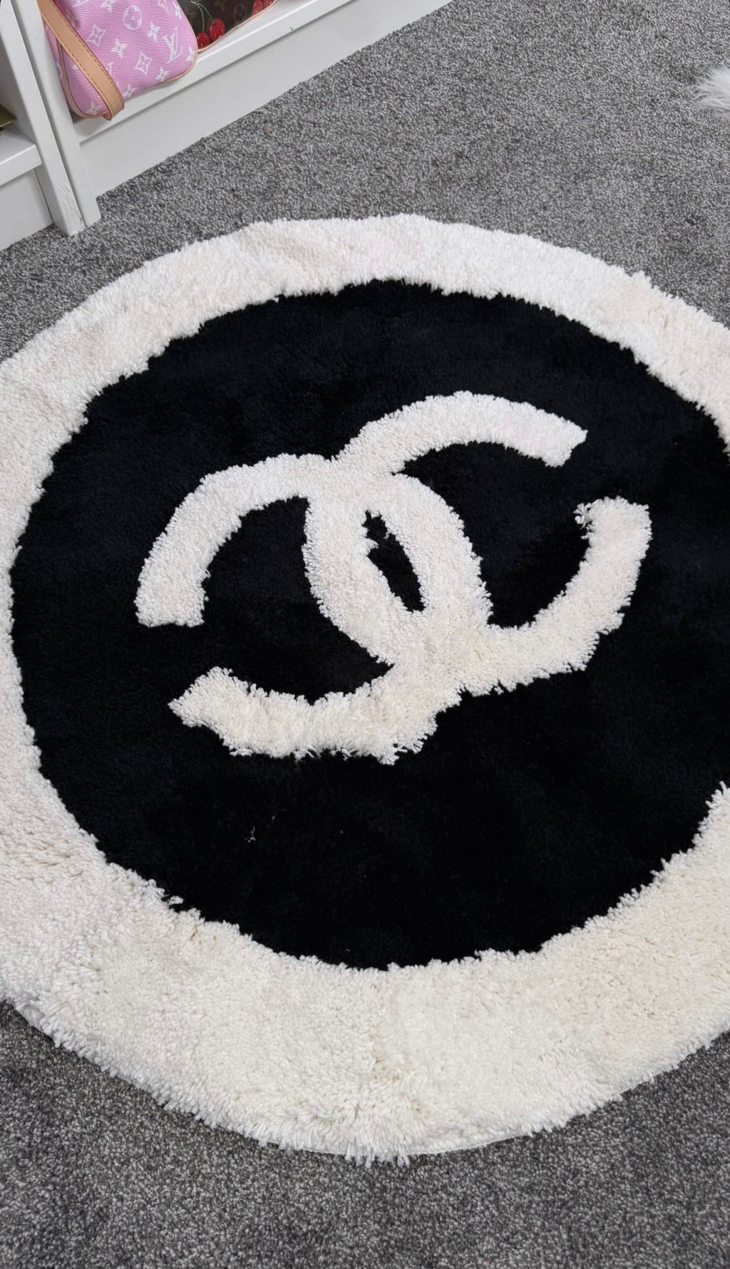 Luxury Inspired Double C Plush Round Rug