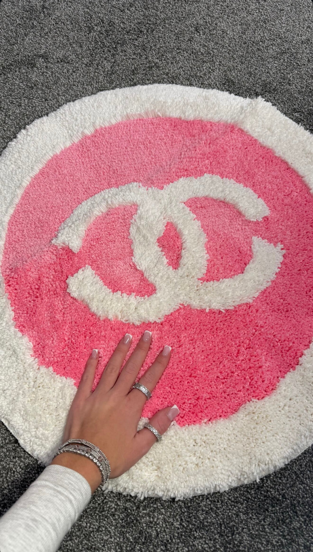 Luxury Inspired Double C Plush Round Rug